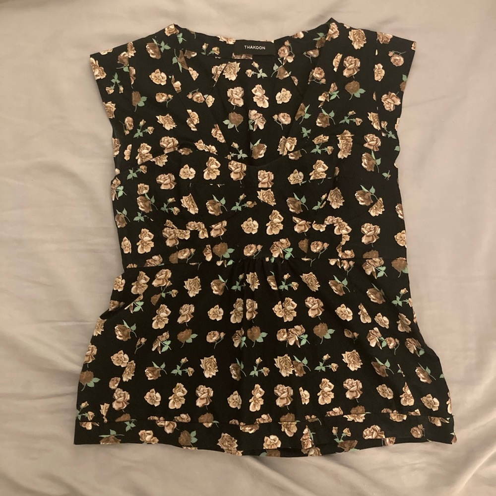 Thakoon size 10 black with roses short sleeved top